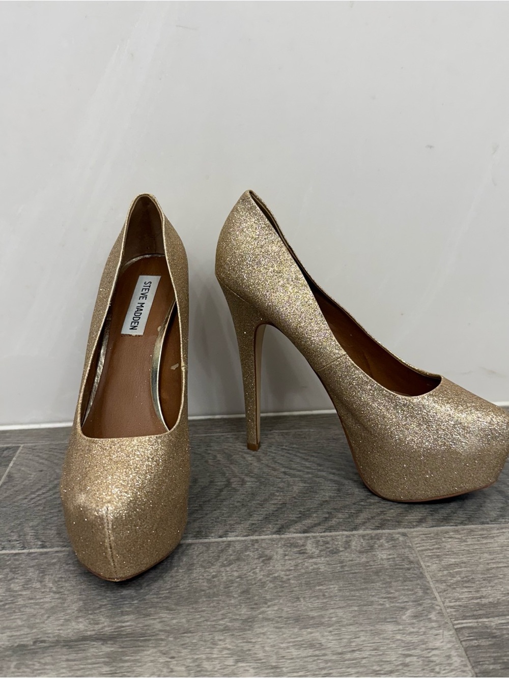 Steve Madden Dejavu Gold Glitter Platform Pumps